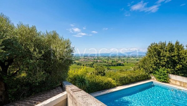 casa indipendente in vendita a Pastrengo in zona Piovezzano