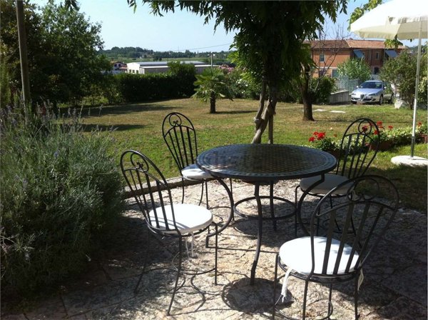 casa indipendente in vendita a Pastrengo in zona Piovezzano