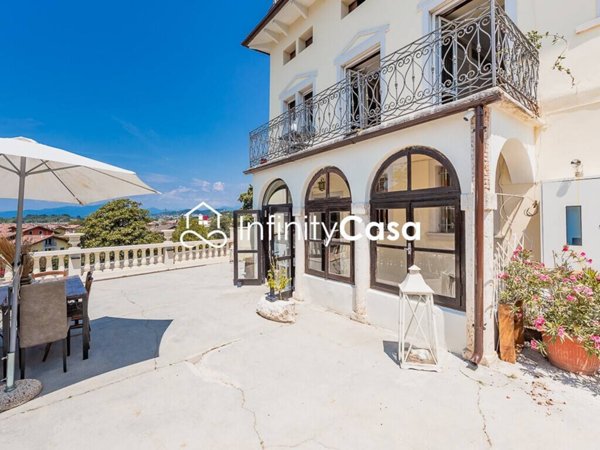 casa indipendente in vendita a Pastrengo in zona Piovezzano