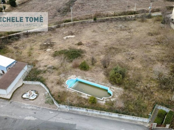 terreno edificabile in vendita a Pastrengo