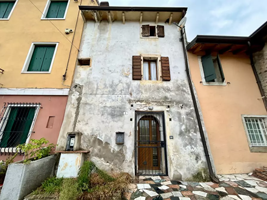 casa indipendente in vendita a Pastrengo in zona Piovezzano