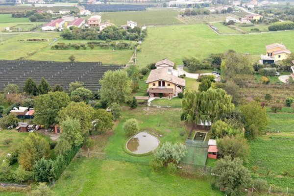 casa indipendente in vendita a Pescantina