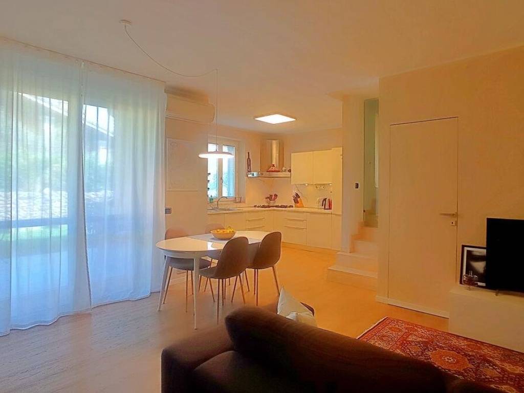 casa indipendente in vendita a Pescantina