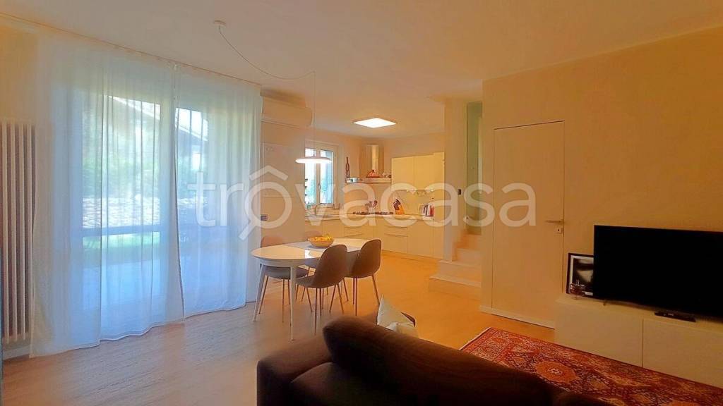 casa indipendente in vendita a Pescantina