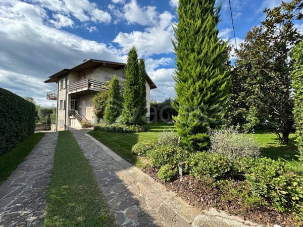 casa indipendente in vendita a Pescantina