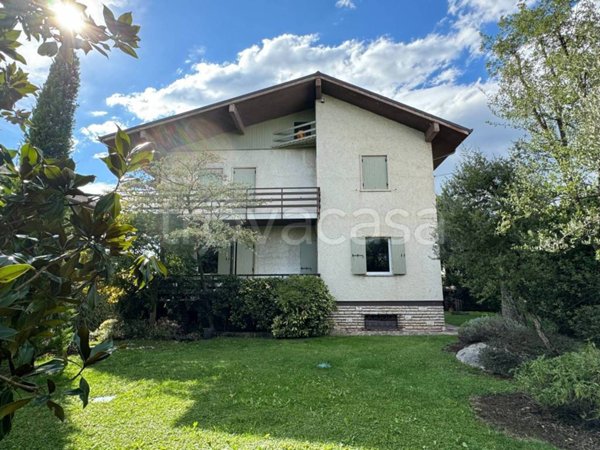casa indipendente in vendita a Pescantina