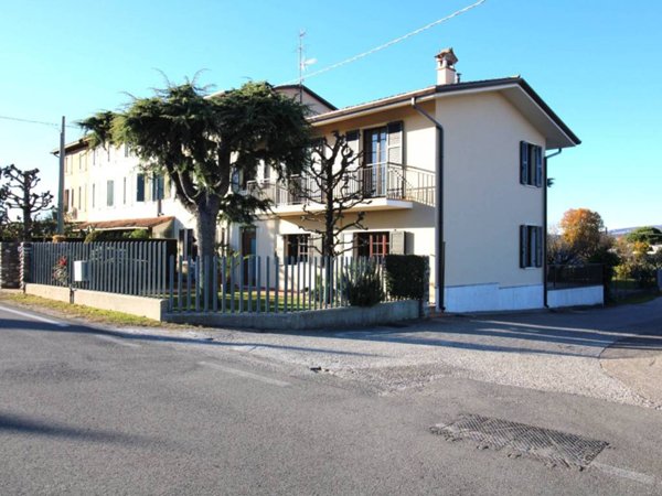 casa indipendente in vendita a Pescantina