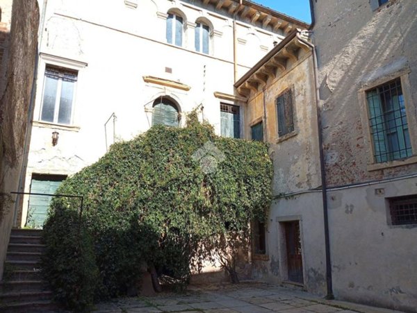 casa indipendente in vendita a Pescantina