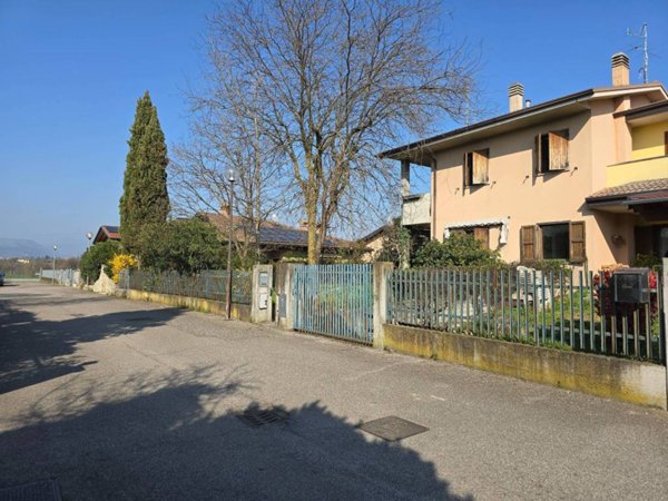 casa indipendente in vendita a Pescantina
