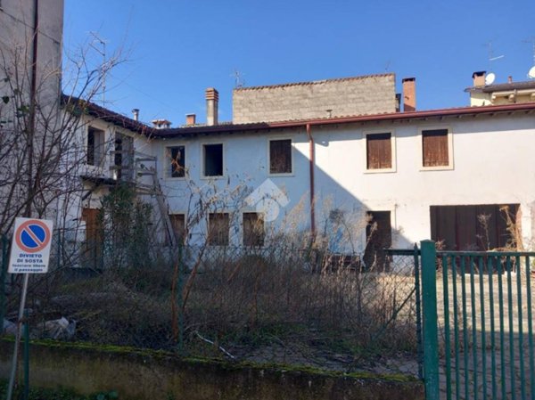 casa indipendente in vendita a Pescantina