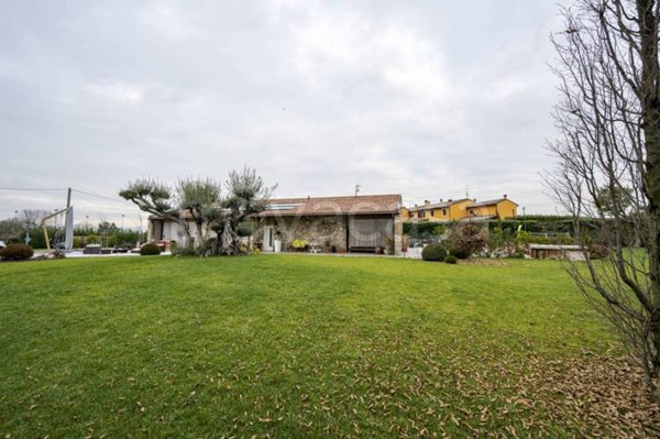 casa indipendente in vendita a Pescantina