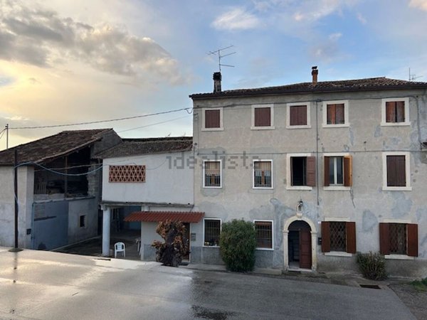 casa indipendente in vendita a Pescantina