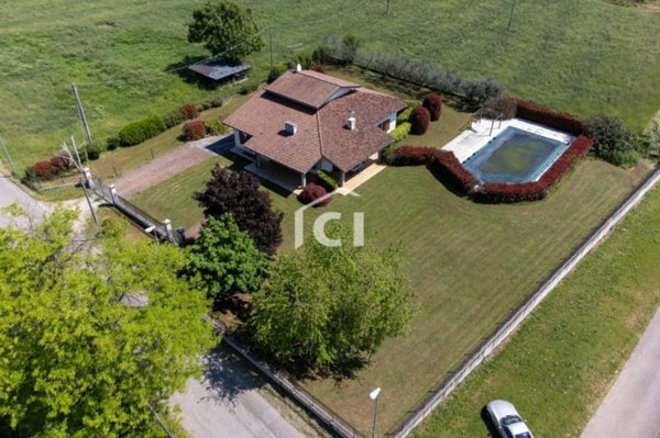 casa indipendente in vendita a Pescantina
