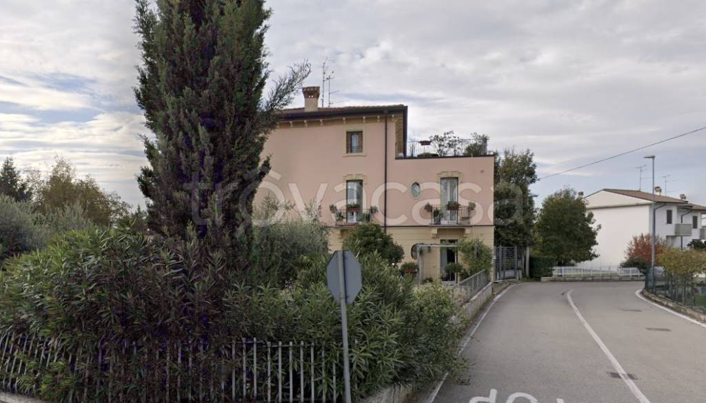 casa indipendente in vendita a Pescantina