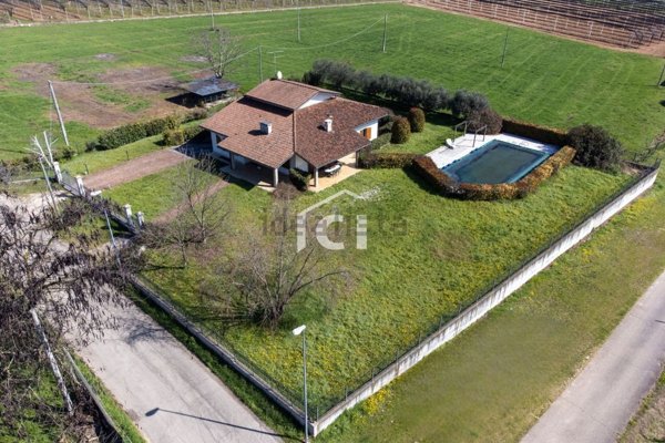 casa indipendente in vendita a Pescantina