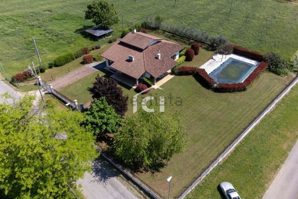 casa indipendente in vendita a Pescantina