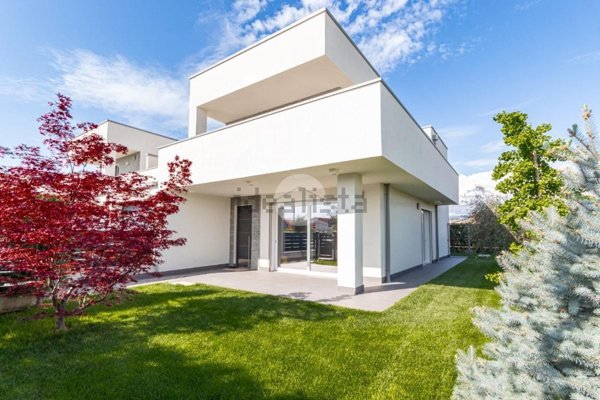 casa indipendente in vendita a Pescantina in zona Ospedaletto