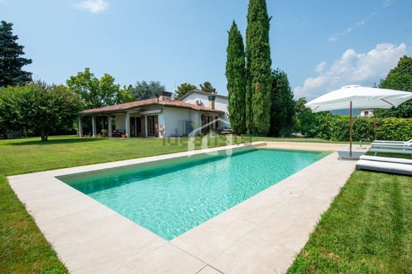 casa indipendente in vendita a Pescantina