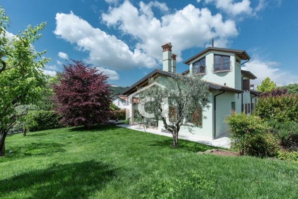 casa indipendente in vendita a Pescantina in zona Santa Lucia