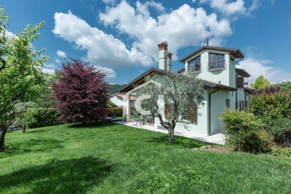 casa indipendente in vendita a Pescantina in zona Santa Lucia