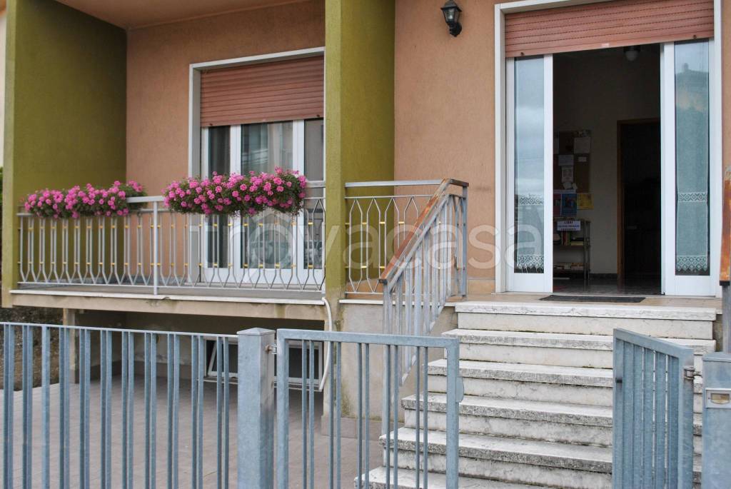 appartamento in vendita a Pescantina in zona Settimo