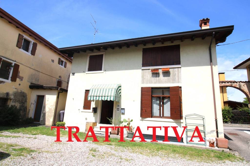 casa indipendente in vendita a Pescantina