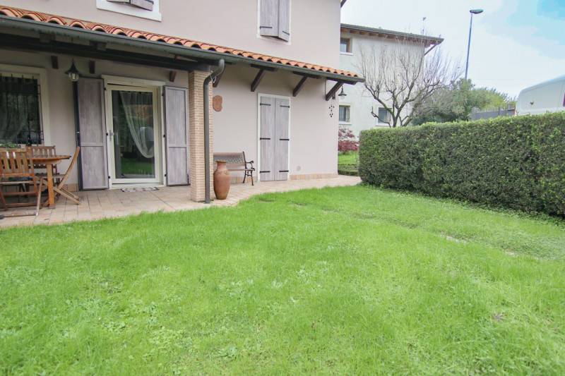 casa indipendente in vendita a Pescantina in zona Arcè
