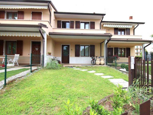 casa indipendente in vendita a Pescantina