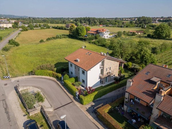 casa indipendente in vendita a Pescantina
