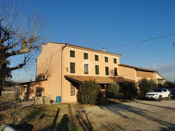 casa indipendente in vendita a Pescantina