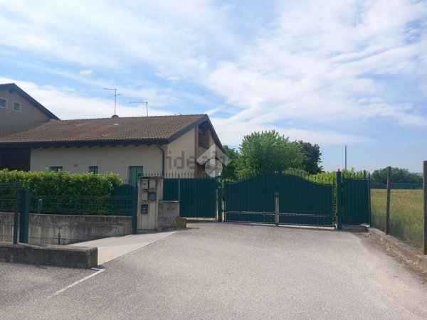 casa indipendente in vendita a Pescantina