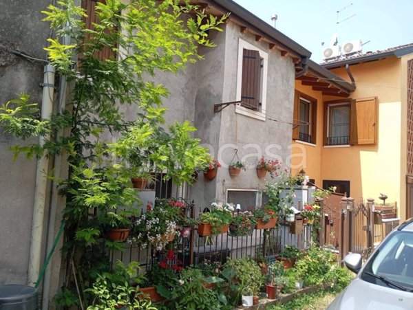 casa indipendente in vendita a Pescantina