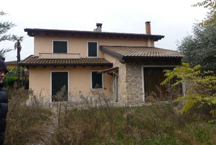 casa indipendente in vendita a Pescantina