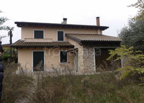 casa indipendente in vendita a Pescantina