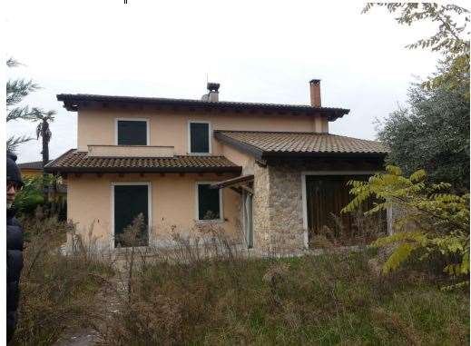 casa indipendente in vendita a Pescantina