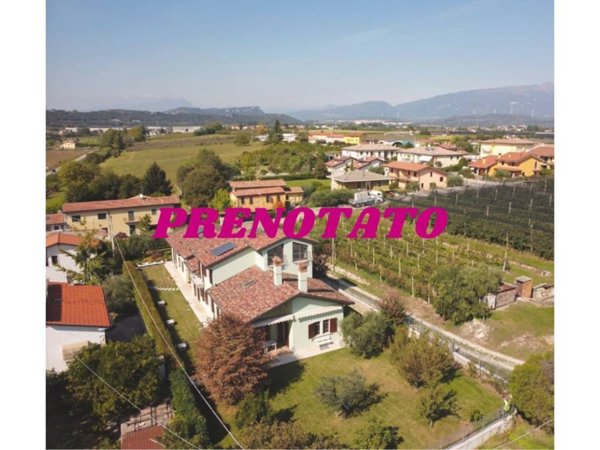 casa indipendente in vendita a Pescantina in zona Santa Lucia