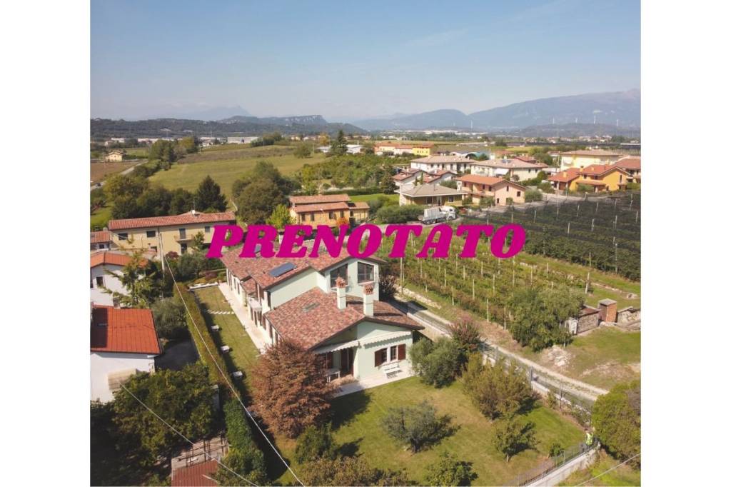 casa indipendente in vendita a Pescantina in zona Santa Lucia