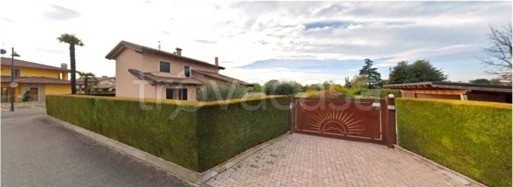 casa indipendente in vendita a Pescantina