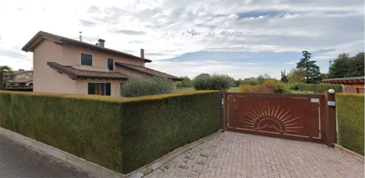 casa indipendente in vendita a Pescantina