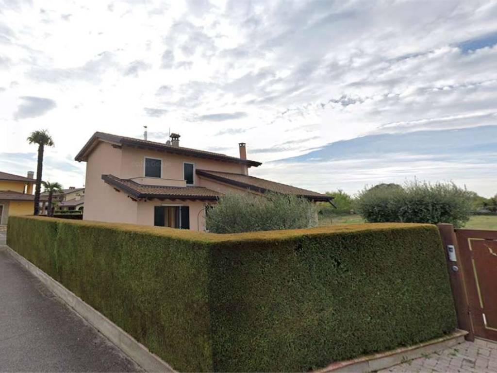 casa indipendente in vendita a Pescantina