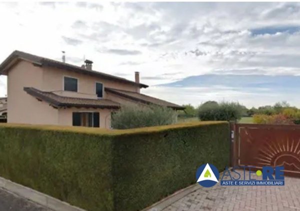 casa indipendente in vendita a Pescantina