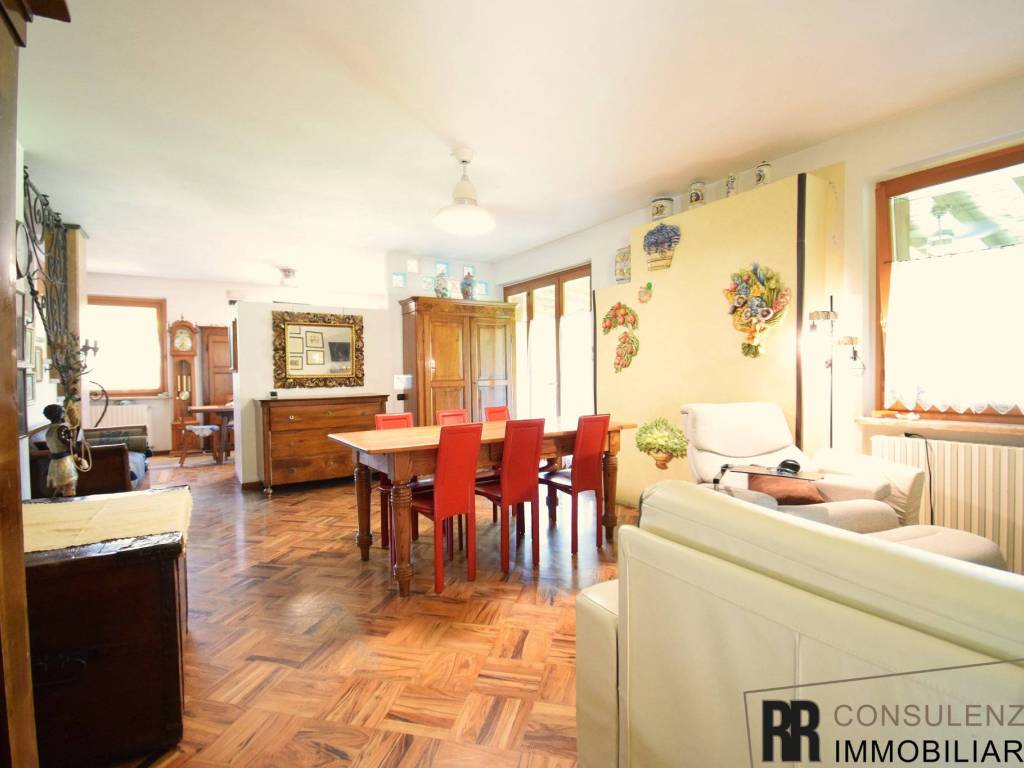 casa indipendente in vendita a Pescantina