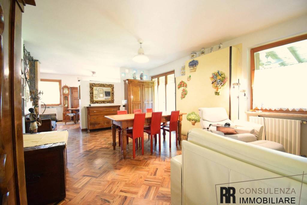 casa indipendente in vendita a Pescantina