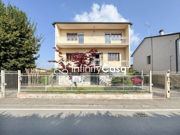 casa indipendente in vendita a Pescantina