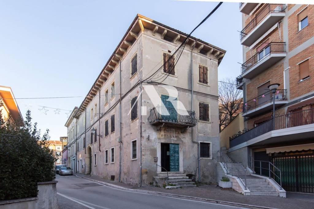 casa indipendente in vendita a Pescantina