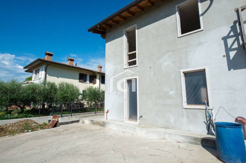 appartamento in vendita a Pescantina in zona Ospedaletto