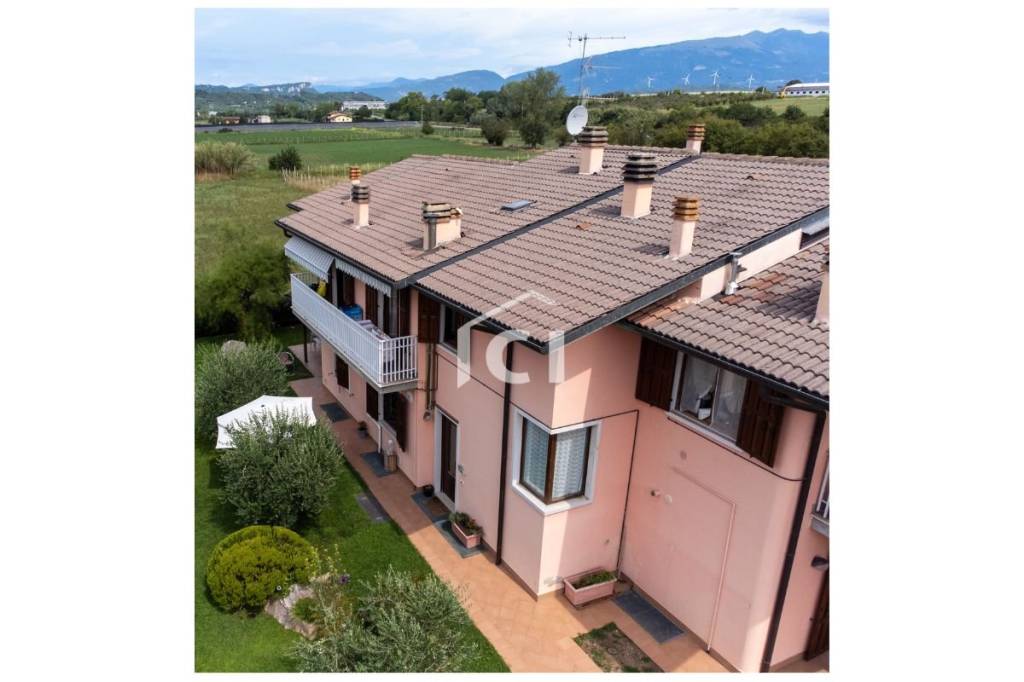 appartamento in vendita a Pescantina in zona Santa Lucia