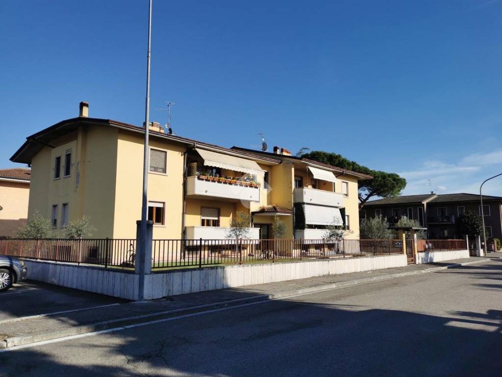 appartamento in vendita a Pescantina in zona Settimo