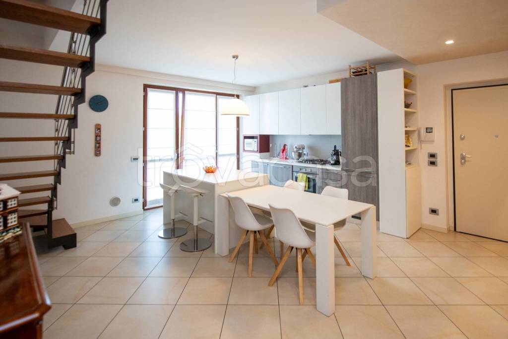 appartamento in vendita a Pescantina in zona Santa Lucia