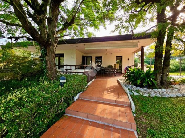 casa indipendente in vendita a Pescantina